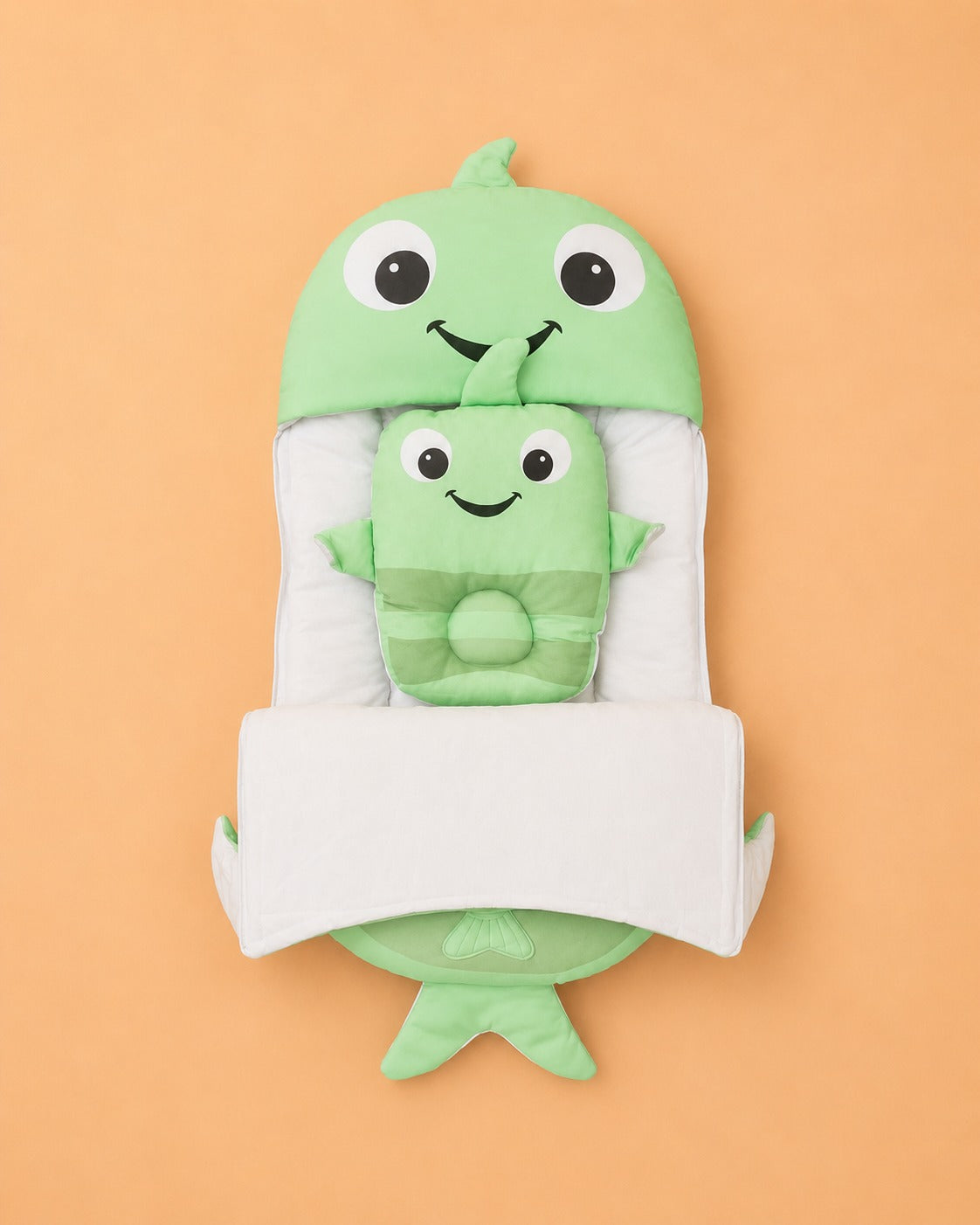 HAPPIMUMS CHARACTER CUDDLY CARRY NEST WITH PILLOW - GREEN FISH
