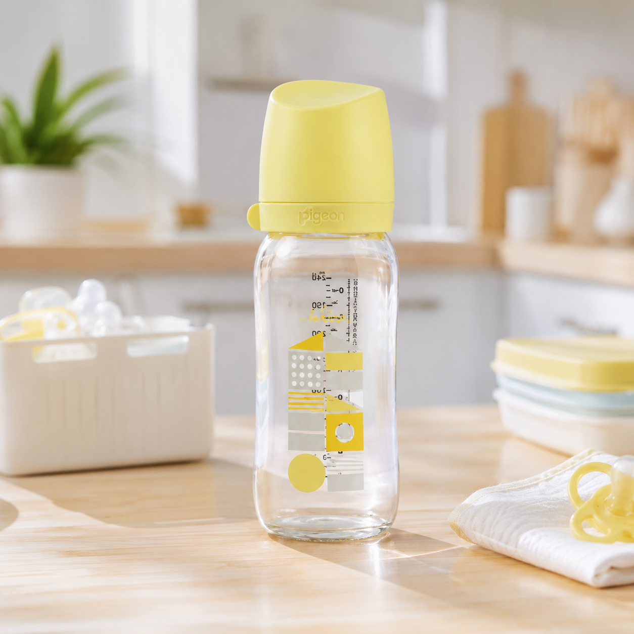 FARLIN WIDE NECK GLASS FEEDER 240ML - YELLOW