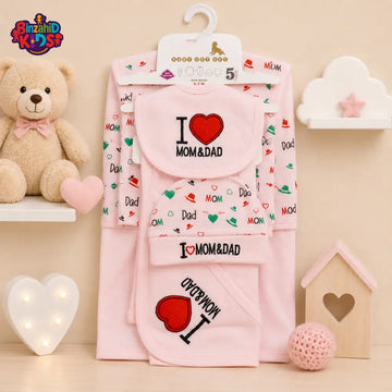 SOPHIE & STEPHIE 5 PCS NEWBORN BABY GIFT SET – I LOVE MOM & DAD DESIGN (PINK)